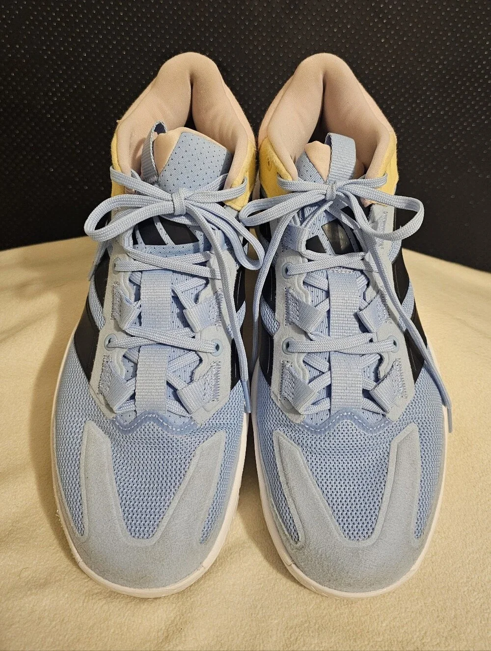 WORN ONCE EXELLENT LIKE NEW! ADIDAS Wmns Court Stabil Athletic Snikers SZ 9.5